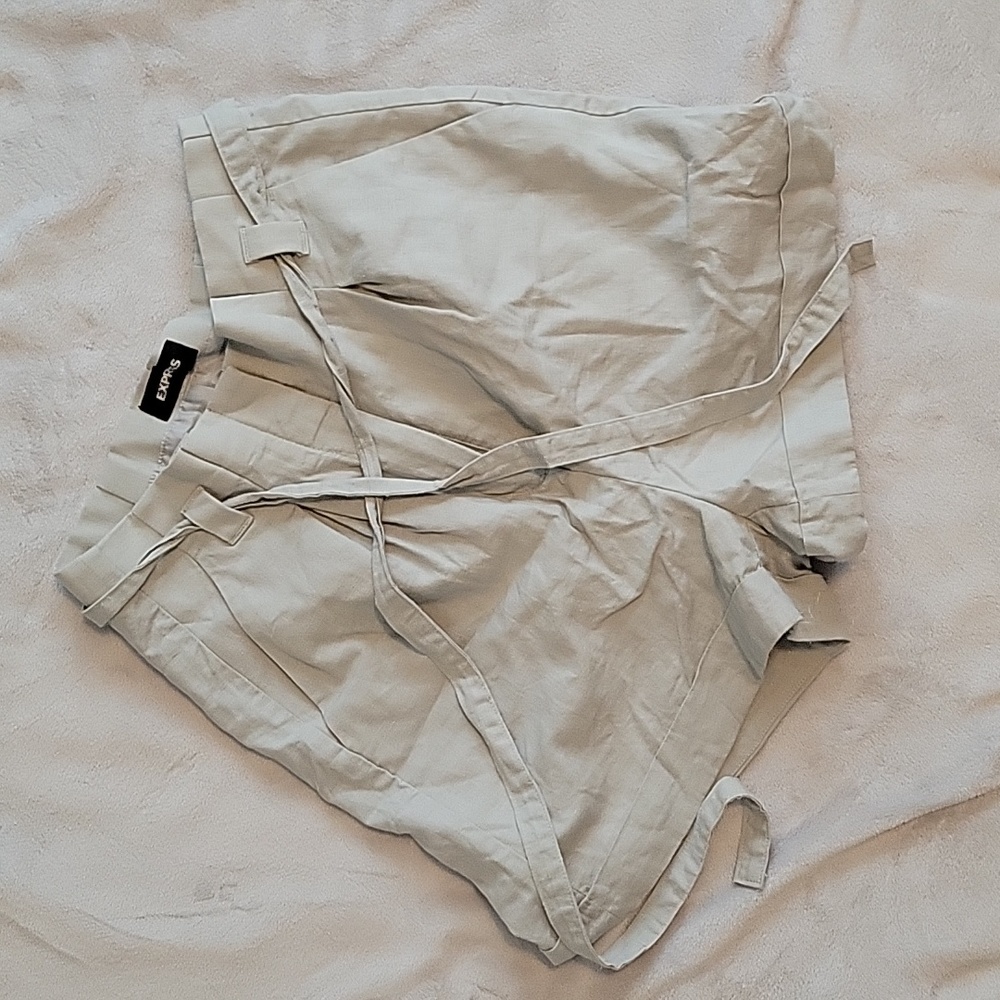 Express shortie super high rise gray shorts size 4